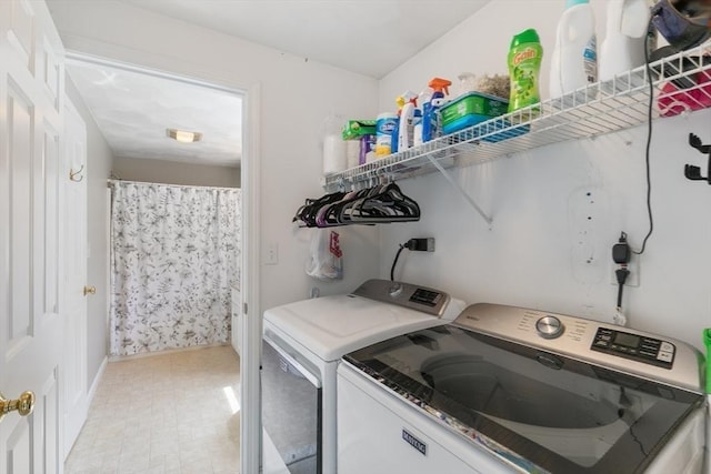 washroom featuring baseboards, laundry area, and independent washer and dryer
