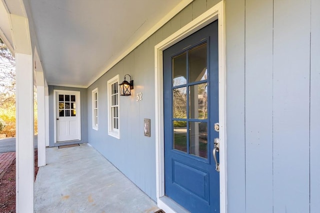 entrance to property featuring a porch