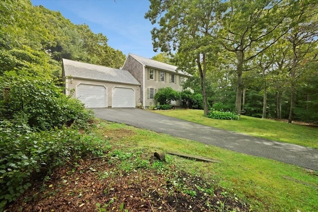 view of front facade featuring a front yard