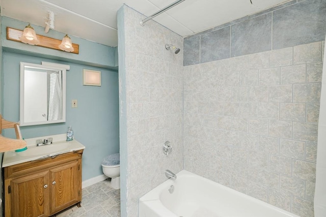 5 Bayview Ave, Fairhaven, MA 02719 - full bath featuring washtub / shower combination, toilet, vanity, and baseboards