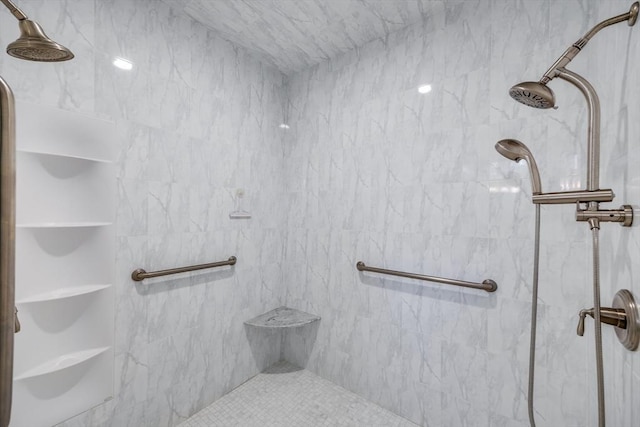 bathroom featuring a tile shower