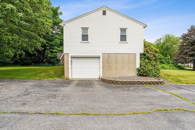 79 Chapel St, Gardner, MA 01440 - view of side of property featuring a yard, driveway, and a garage