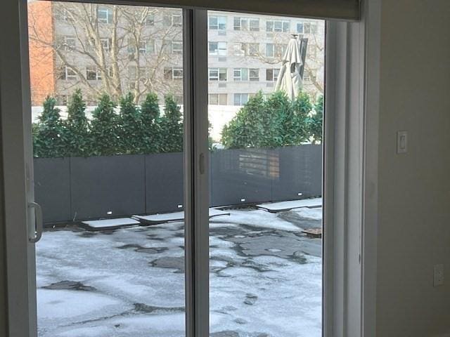 321 Hammond Pond Pkwy Unit U301, Brookline, MA 02467 - view of entryway