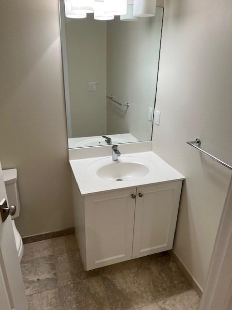 321 Hammond Pond Pkwy Unit U301, Brookline, MA 02467 - bathroom featuring vanity, baseboards, and toilet