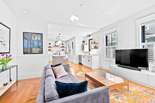 living area featuring recessed lighting, baseboards, and wine cooler