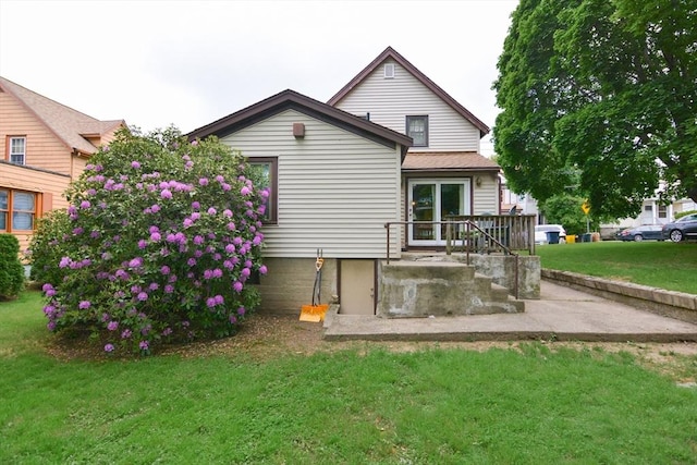 886 Canterbury St, Boston, MA 02131 - rear view of property with a yard