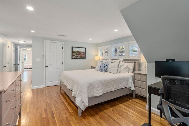 bedroom with baseboards, recessed lighting, visible vents, and light wood-type flooring