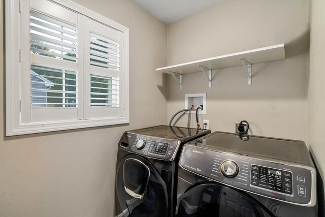 washroom with laundry area and washer and clothes dryer