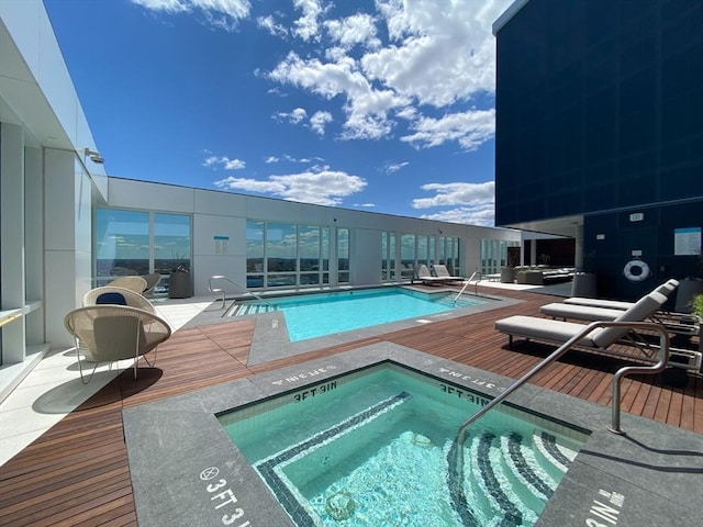 188 Brookline Ave Unit Ph28C, Boston, MA 02215 - community pool with a community hot tub and a deck