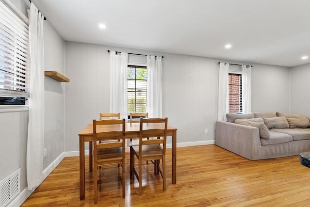 dining room featuring light wood-style floors, baseboards, recessed lighting, and visible vents
