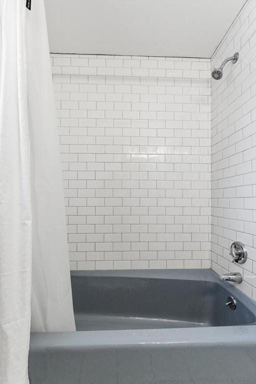 bathroom featuring shower / bath combo with shower curtain
