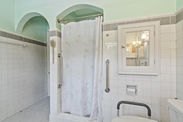 298 Highland St, Worcester, MA 01602 - bathroom featuring tile walls, toilet, a shower with curtain, and tile patterned floors