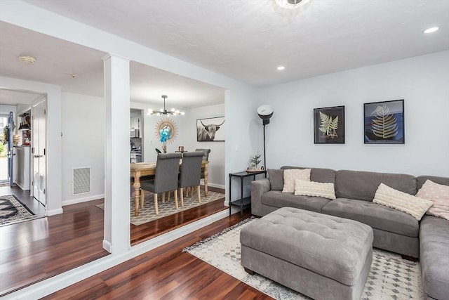 living area with baseboards, visible vents, wood finished floors, a chandelier, and recessed lighting