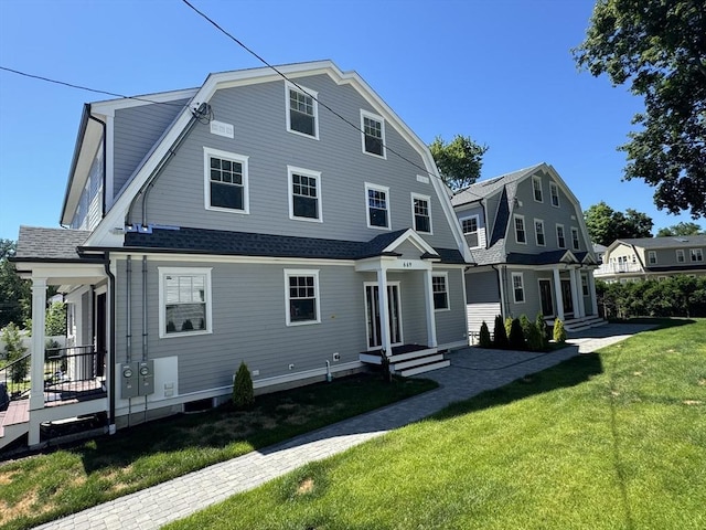 view of front facade with a front yard