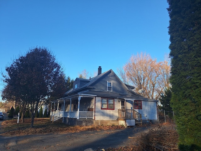 view of front of home featuring a porch