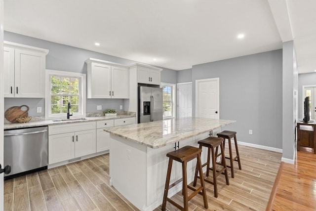 517 Primrose St, Haverhill, MA 01830 - kitchen featuring appliances with stainless steel finishes, a sink, light wood-type flooring, a kitchen island, and recessed lighting