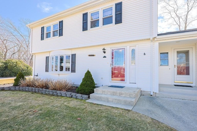 view of front of house featuring a front yard