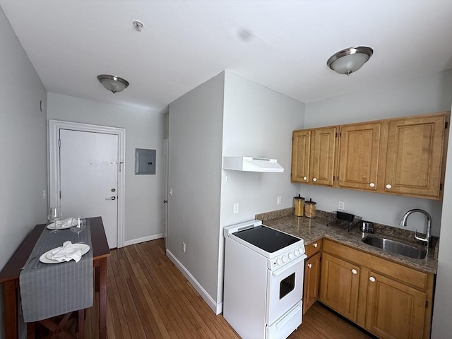 kitchen featuring white electric stove, a sink, exhaust hood, dark wood-type flooring, and baseboards