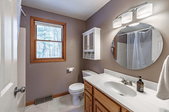 bathroom featuring a shower with curtain, vanity, and toilet