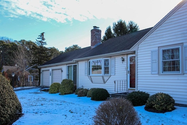 view of front facade with a garage