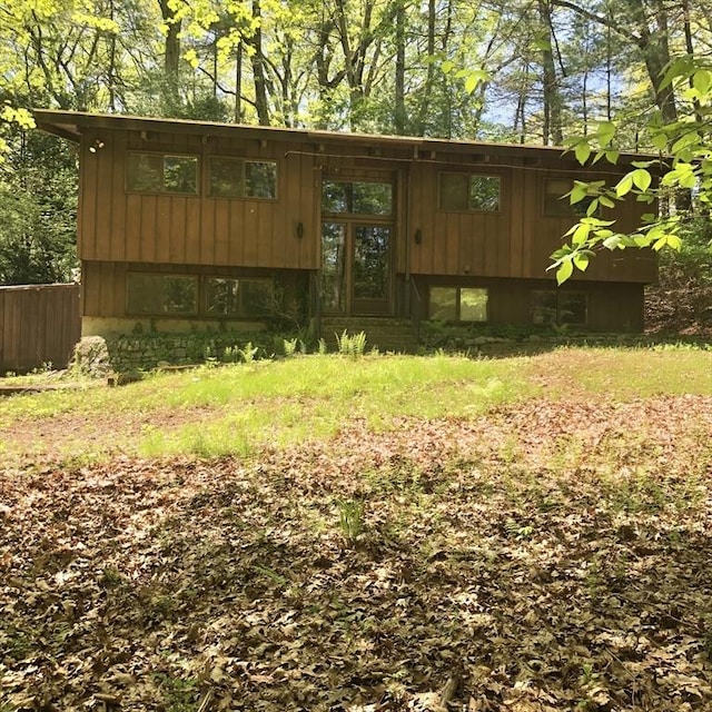 view of yard with fence