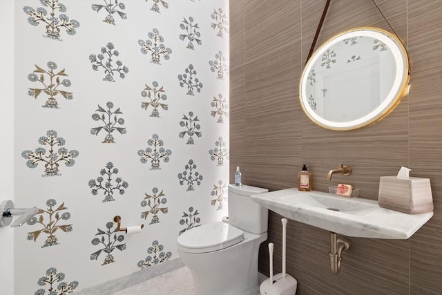 45 Temple St Unit 410, Boston, MA 02114 - bathroom with tile walls and toilet