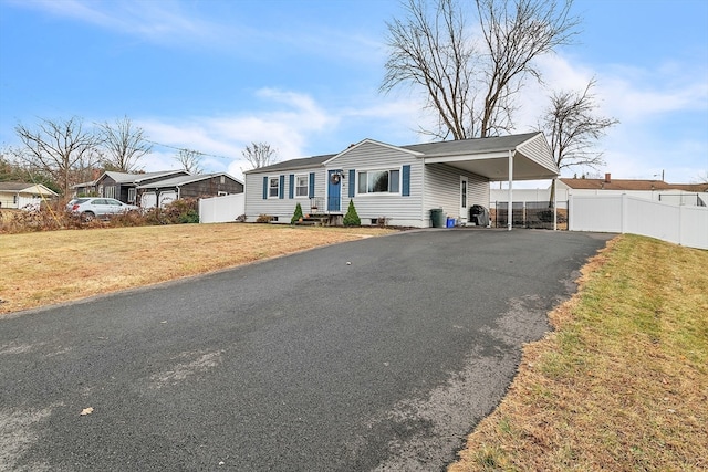 view of front of home featuring a carport and a front lawn