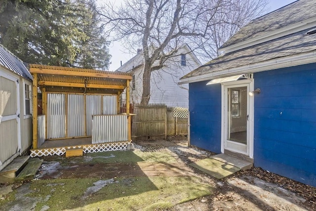 view of yard featuring an outbuilding and fence