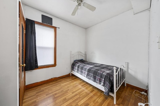 bedroom with wood finished floors, ceiling fan, and baseboards