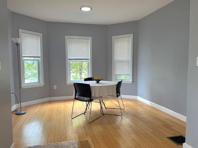 dining room with visible vents, baseboards, and light wood-style flooring