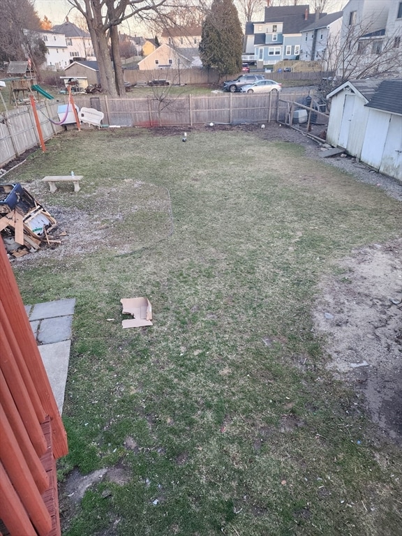 view of yard with a shed