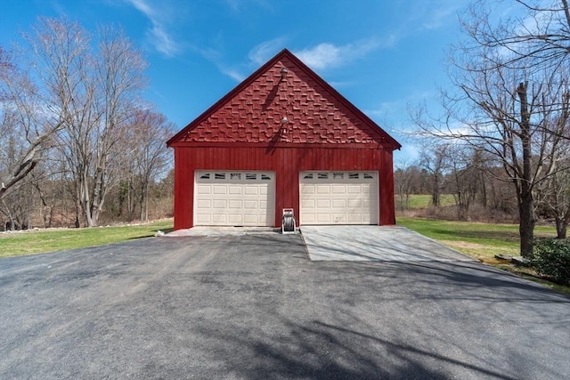 view of detached garage