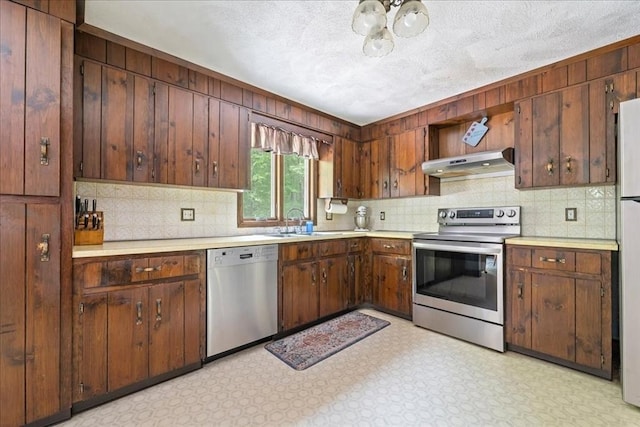 9 Oak Hill Rd, Mendon, MA 01756 - kitchen with stainless steel appliances, under cabinet range hood, tasteful backsplash, light countertops, and a sink