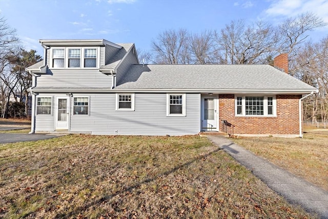 view of front of house featuring a front yard