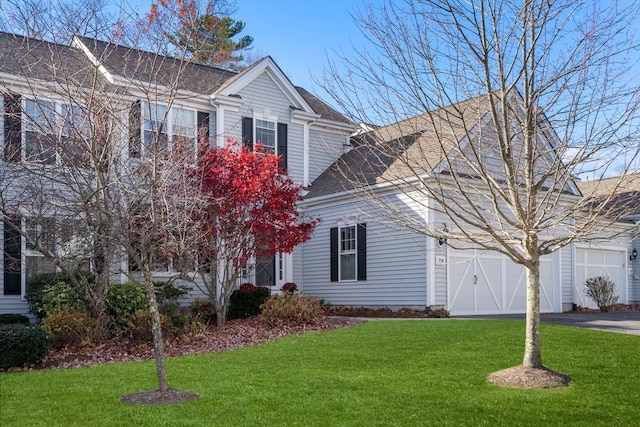 view of front of home featuring a front yard