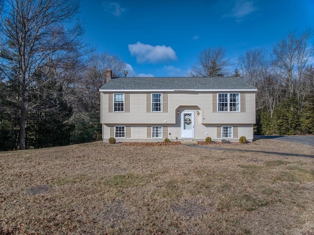 bi-level home featuring a front yard