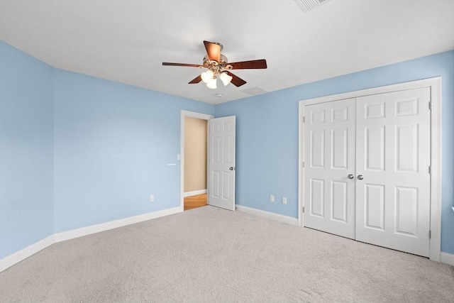unfurnished bedroom featuring carpet floors, baseboards, a closet, and ceiling fan