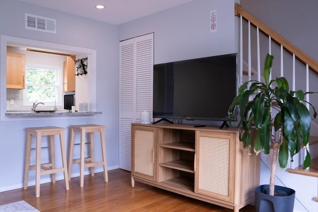 62 Roberts Dr Unit 62, Bedford, MA 01730 - living room with wood finished floors, baseboards, and recessed lighting
