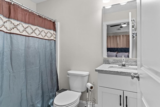 ensuite bathroom featuring vanity, ensuite bath, curtained shower, and toilet