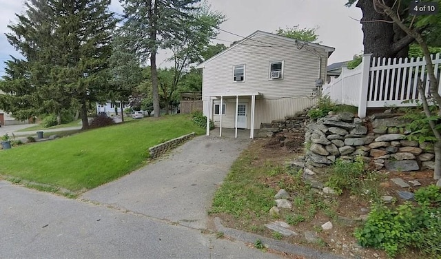 view of front of home featuring a front lawn