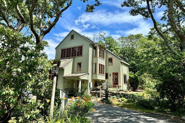 view of front of property