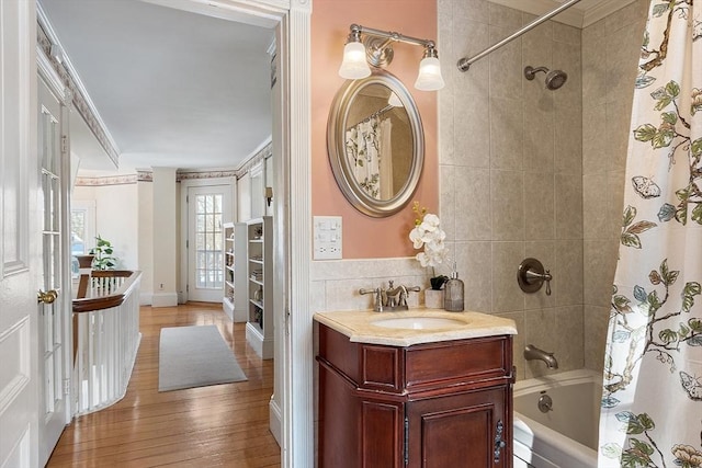 bathroom with vanity, hardwood / wood-style flooring, ornamental molding, and shower / bath combo