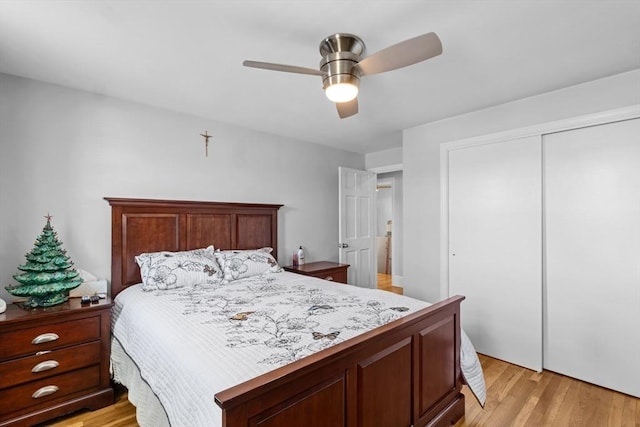 bedroom with light wood finished floors, a ceiling fan, and a closet