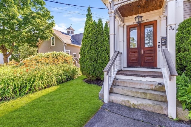 34 Warren St Unit 3, Stoneham, MA 02180 - entrance to property featuring a yard