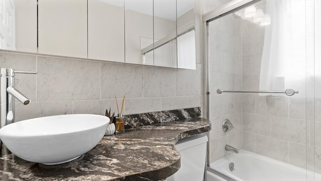 9 Longwood Dr Unit 11, Andover, MA 01810 - full bath featuring washtub / shower combination and decorative backsplash