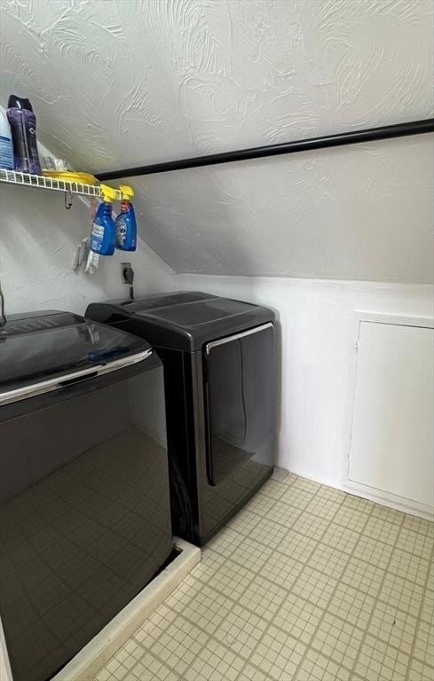 159 Tall Oaks Dr Unit H, Weymouth, MA 02190 - laundry room featuring washing machine and clothes dryer and light floors