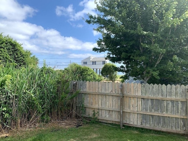 13 Hathaway St, Fairhaven, MA 02719 - view of yard