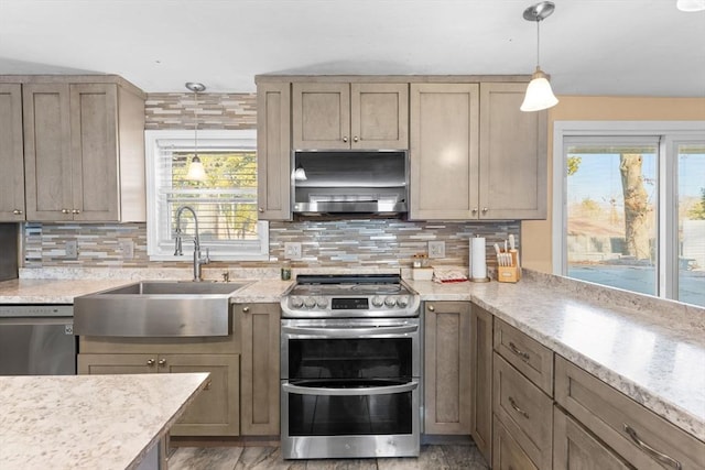 kitchen featuring backsplash, stainless steel appliances, hanging light fixtures, and sink