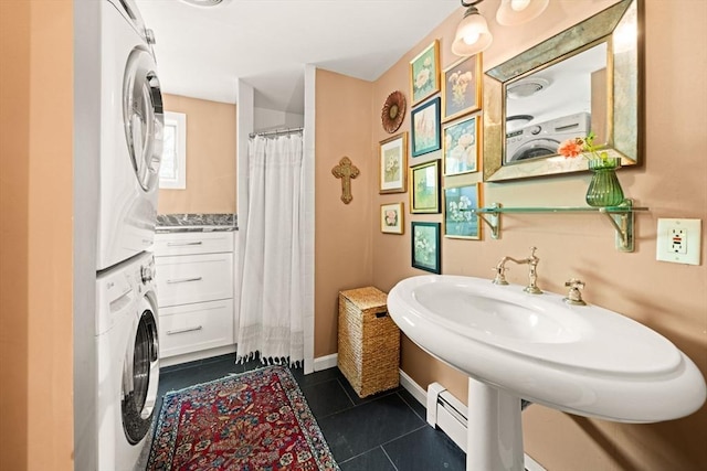 full bathroom featuring stacked washer / drying machine, tile patterned floors, a shower with curtain, and baseboards