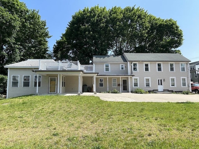 20 Cross St, Salem, MA 01970 - view of front facade with a front yard and a deck